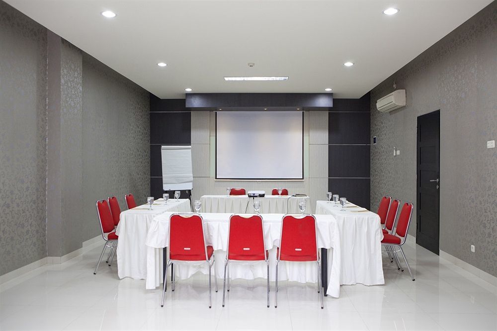 Cordela Hotel Medan Exterior photo