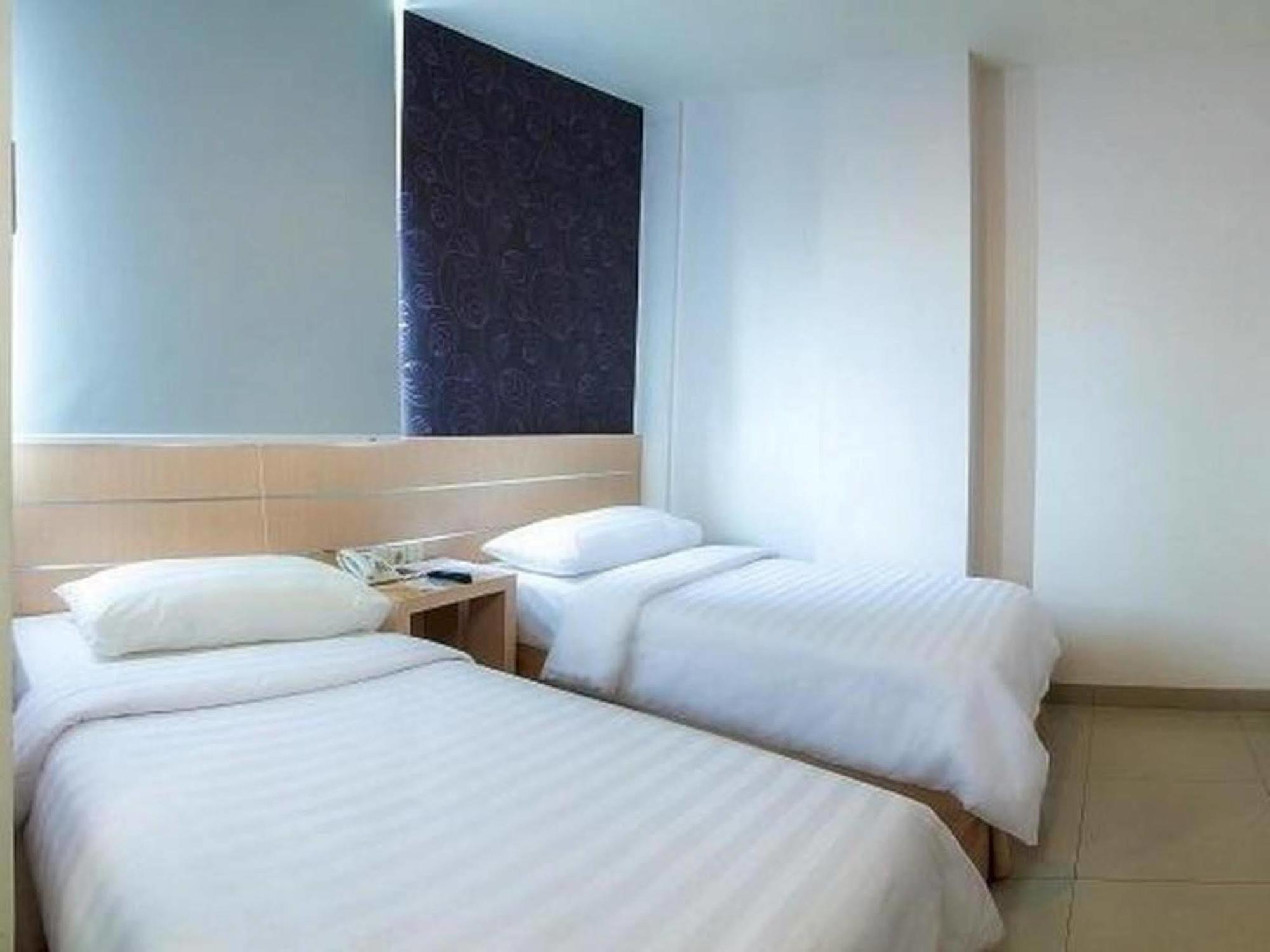 Cordela Hotel Medan Exterior photo