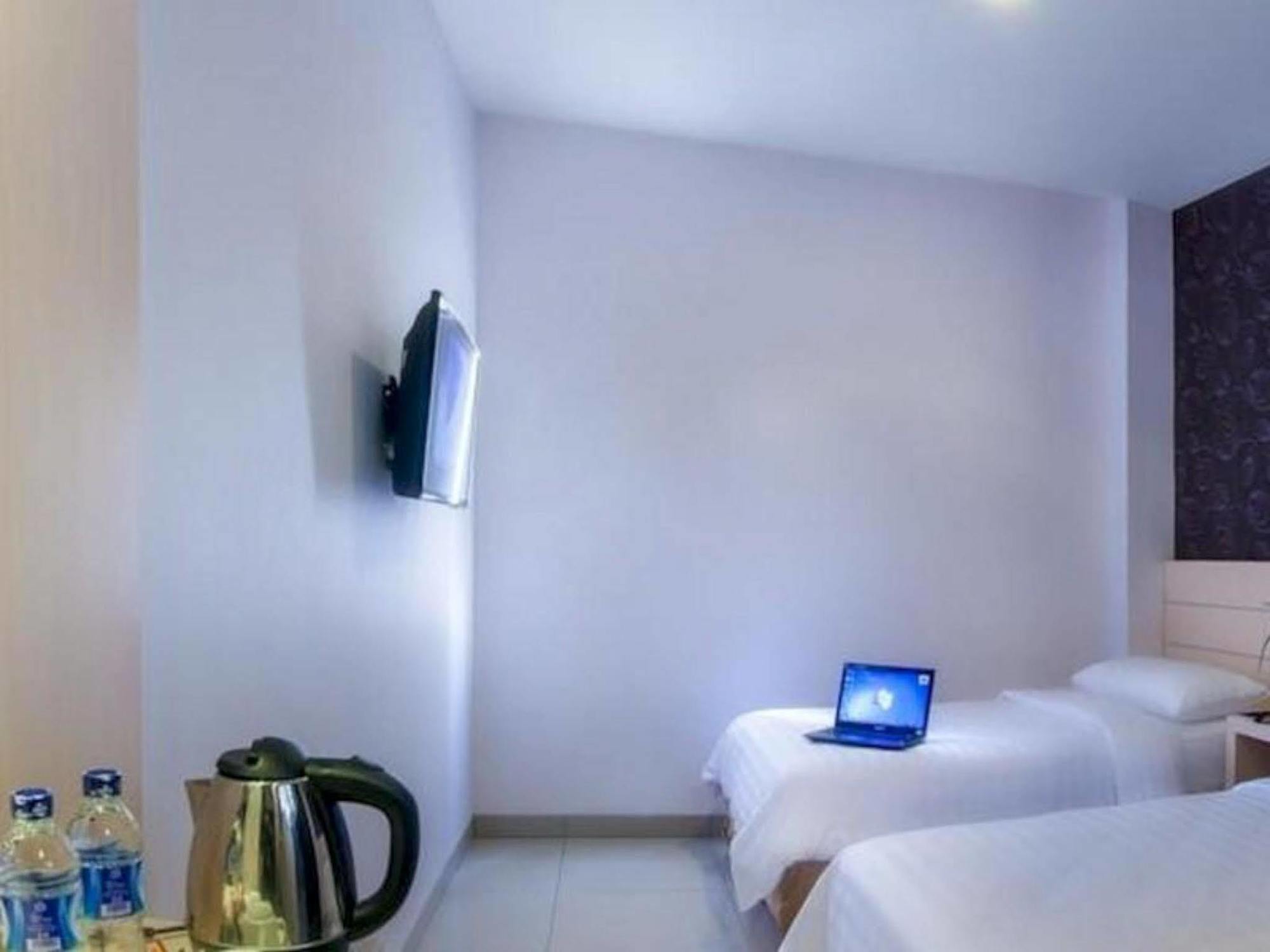 Cordela Hotel Medan Exterior photo
